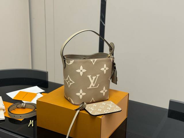 with folding box Another popular Lv second-hand bag is here A bag that looks se