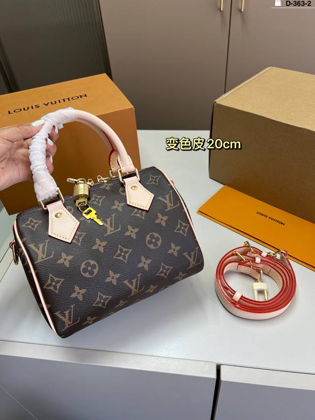 Lv Louis Vuitton pillow bag Classic series fashionable and versatile unique arti