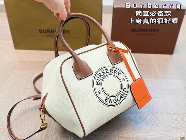 Burberry Burberry handbag A must-have, looks really good on A classic style with