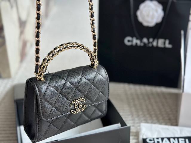 with box Size: 15*12Cm Chanel 23Kelly This bag is so cute It can be carried by