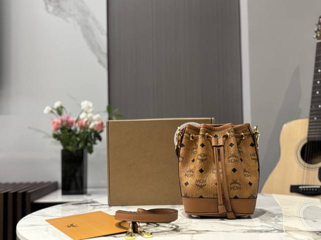 with airplane box Mcm | Bucket bag | New Mcm new model can also be cross-body,