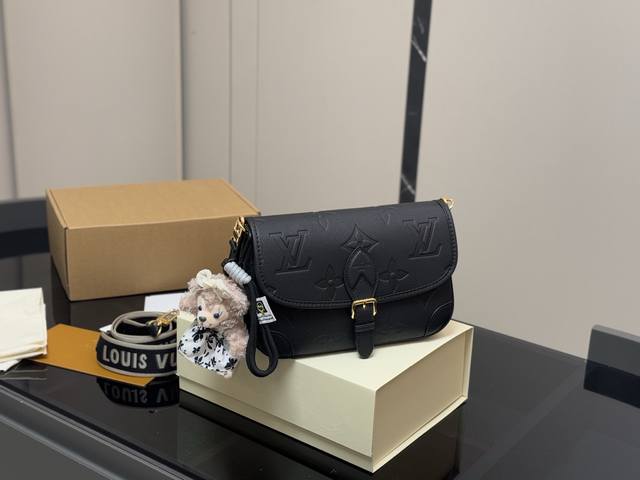 with folding box airplane box Lv baguette bag is so beautiful double shoulder s