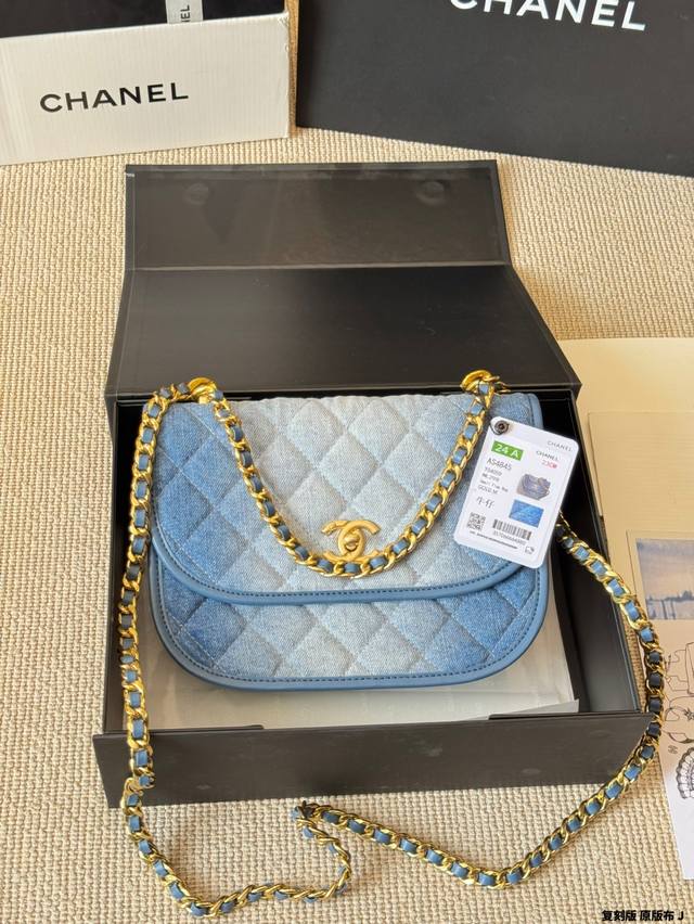 Original cloth Chanel Chanel denim gradient denim saddle bag Sweet and cool, I l