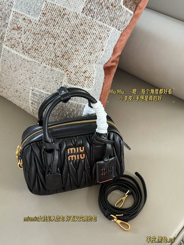 Sheepskin with box Size: 20*14Cm Miumiu bowling bag is just the right sweetness