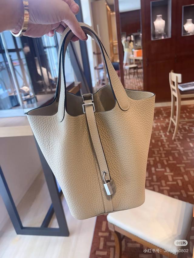 Hermes Hermes basket S2 windbreaker gray Textured and invincible color DDD
