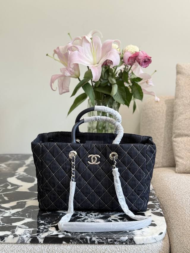 Chanel denim Tote shopping bag Who can resist this? This Chanel denim tote bag i