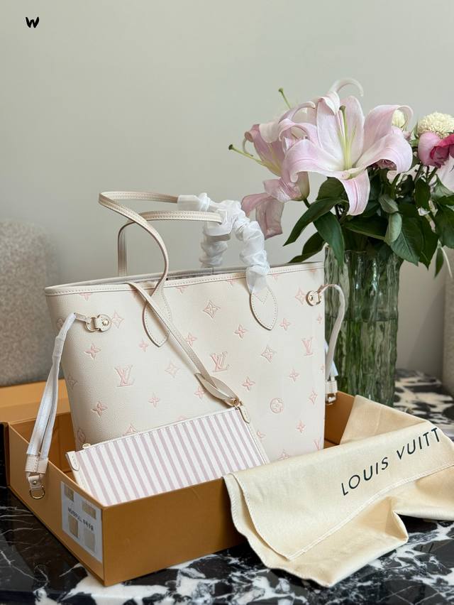 Lv's new product is so beautiful that it's breathtaking. It's directly enshrined