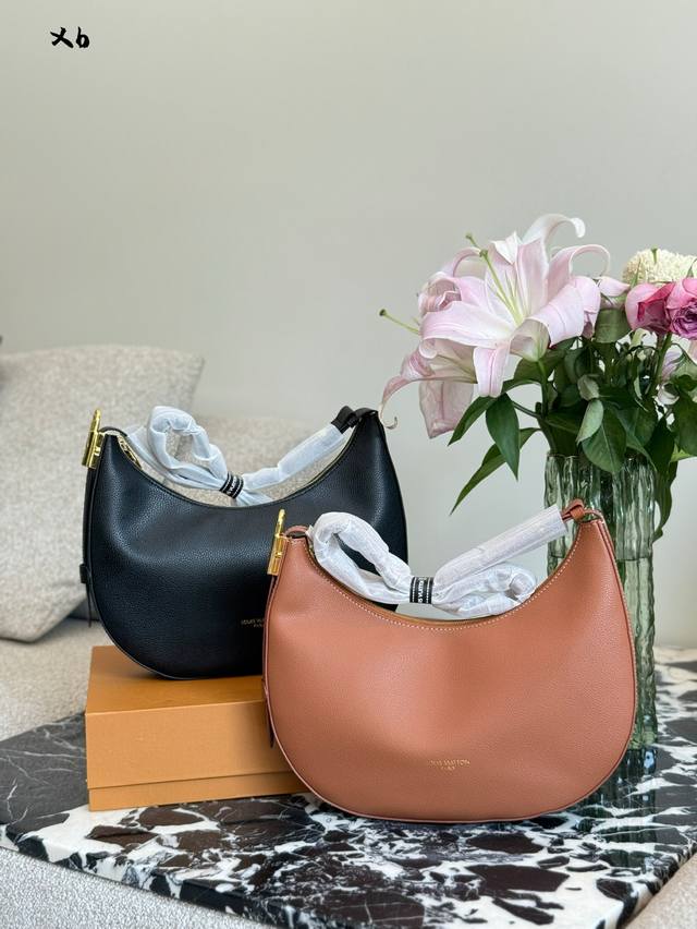 Louis Vuitton's new moon bag Low Key series has launched a new style. If you ar