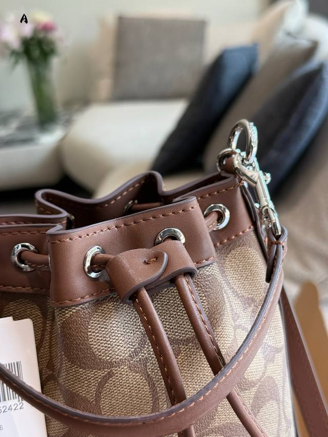 Coach Snowflake Mini Change your shoulder strap and change your mood Dear frien