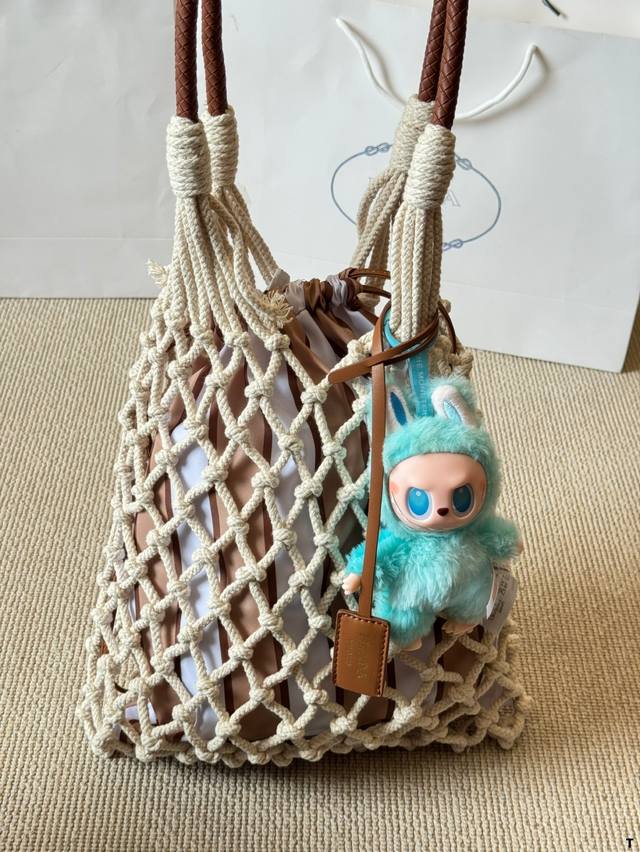 Prada woven bag~ You can