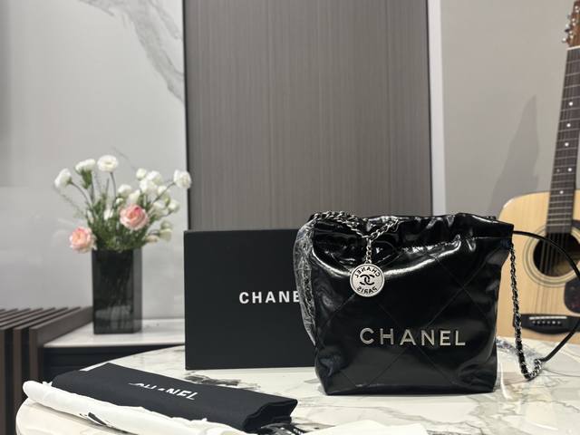 comes with a full set. Size: 20*20Cm Chanel Mini 22Bag The smaller version of 2