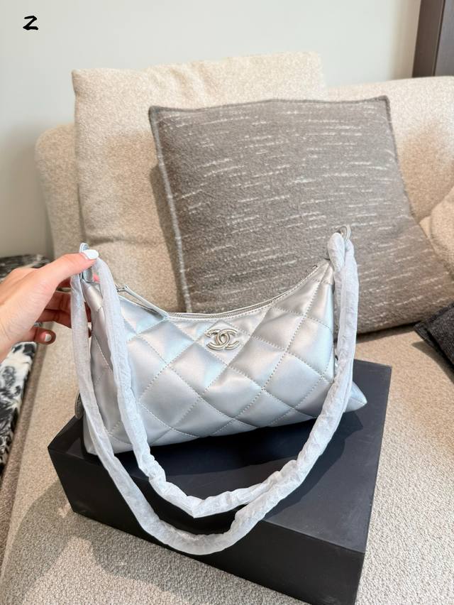 Silver buckleChanel 25 S new bag sharing T+ Sisters, this birdcage bag really ma