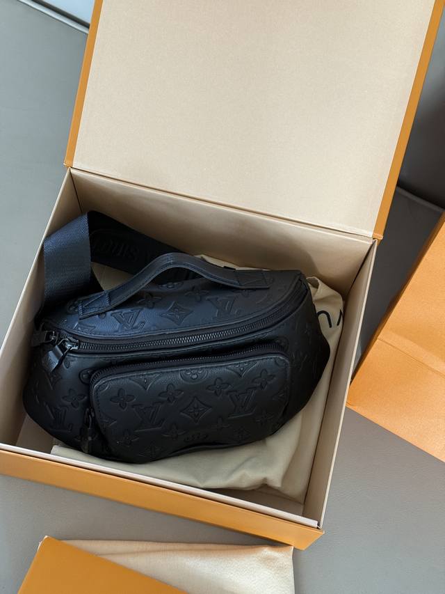 with box cowhide L waist bag chest bag black warrior can also be carried on one