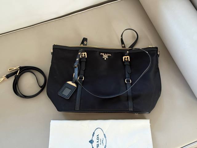 Unboxed Upgraded Version Size: 35*28Cm Prada classic shopping bag! Big enough an