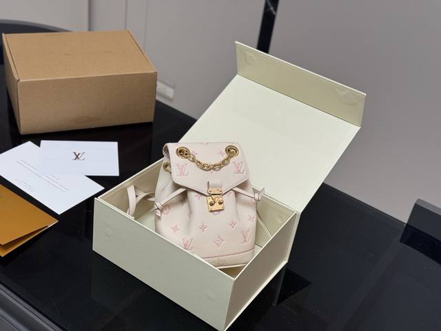 with folding box Size: 15*18Cm Lv new strawberry pink Mini backpack, So gentle~