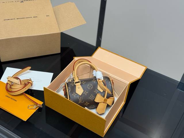 New model with folding box airplane box Size: 16*12Cm Lv Speedy Nano Purchasing
