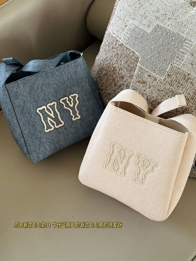 with boxSize: 26*14Cm Share my favorite bag~ Mlb underarm bag is really versatil