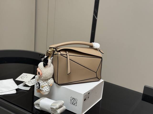 with box Size: 24.15cm Loewe geometric bag The latest version of the fabric sho