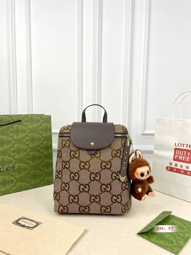 Gucci Hot-selling backpack is out. The new model looks good on both men and wome