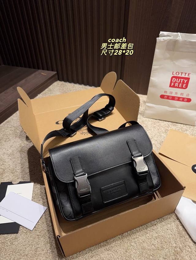 Box size 28*20 Coach Track messenger bag What bag should a trendy man carry? Tra