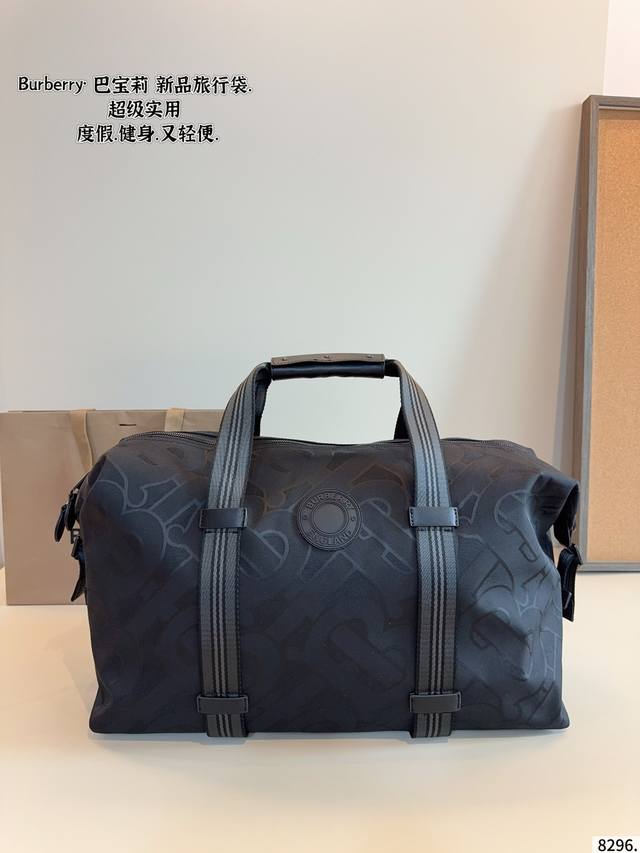 Burberry Burberry Gym Bag. Nylon material, durable and wear-resistant, simple an
