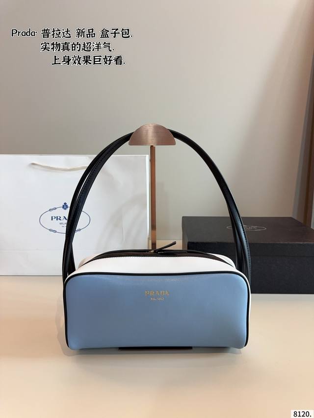 with gift box. Prada new box bag. The texture is very high-end The capacity is