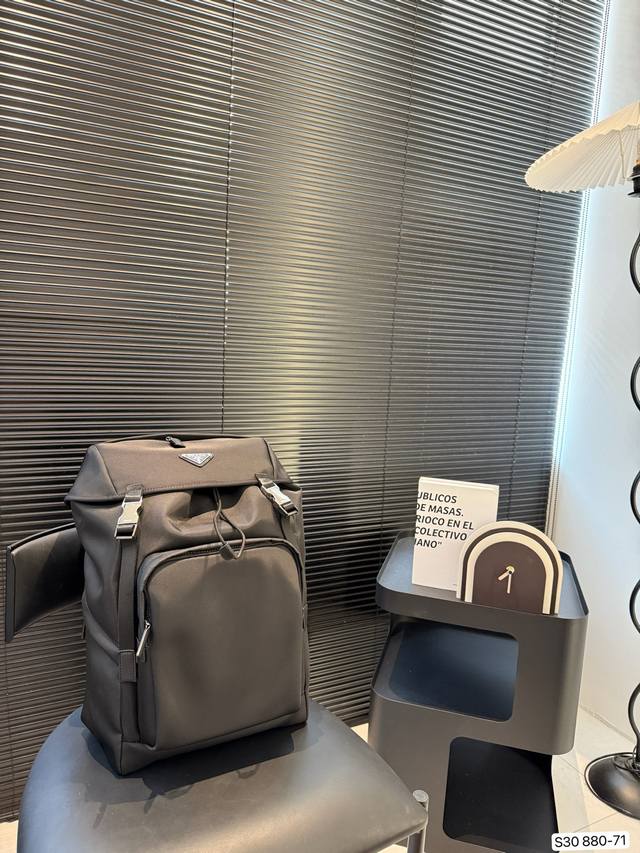 Prada new Prada backpack Large space, very practical First-class workmanship and
