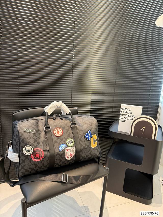 Coach travel bag Large capacity holiday travel essential One of the must-have i