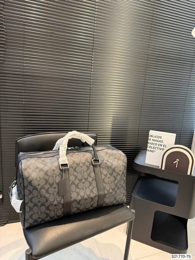 COACH travel bag Large capacity holiday travel essential One of the must-have it