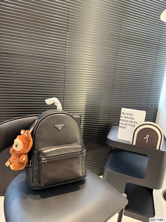 Prada backpack Simple and versatile with high appearance First choice for daily