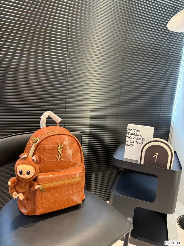 Lv backpack Simple and versatile with high appearance First choice for daily out