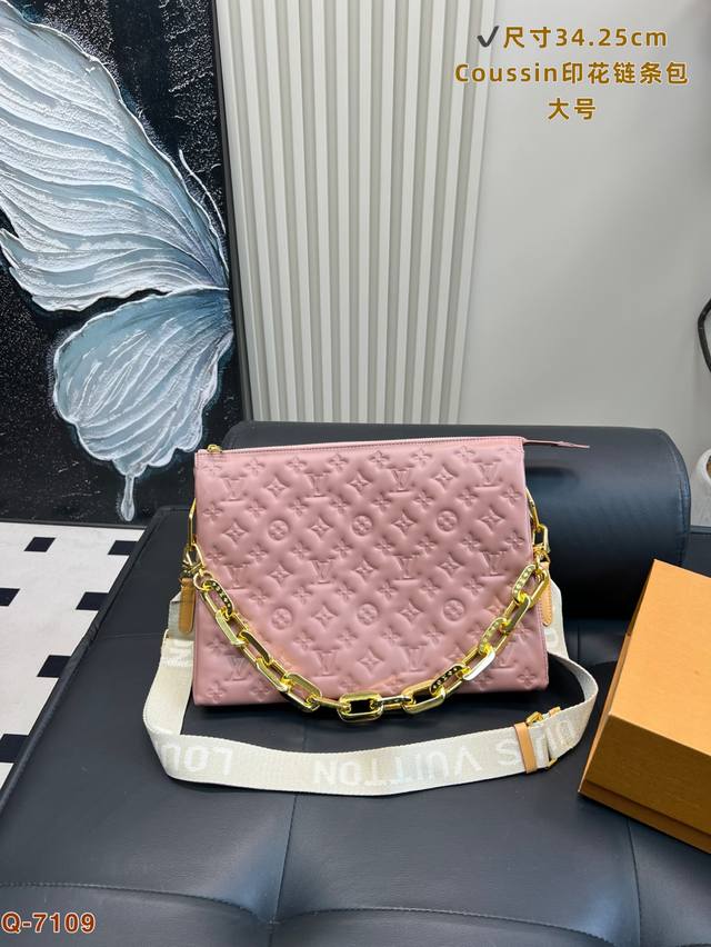 Large size with folding box New upgraded Lv catwalk new Cousin hug bag is expect