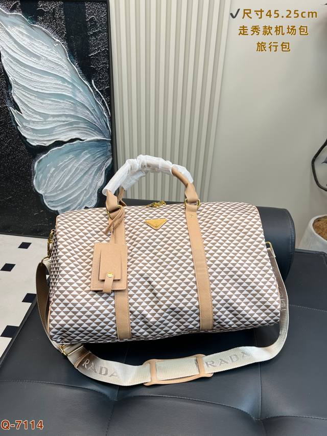 Prada 2025 new printed nylon fabric travel bag This messenger bag is made of fa