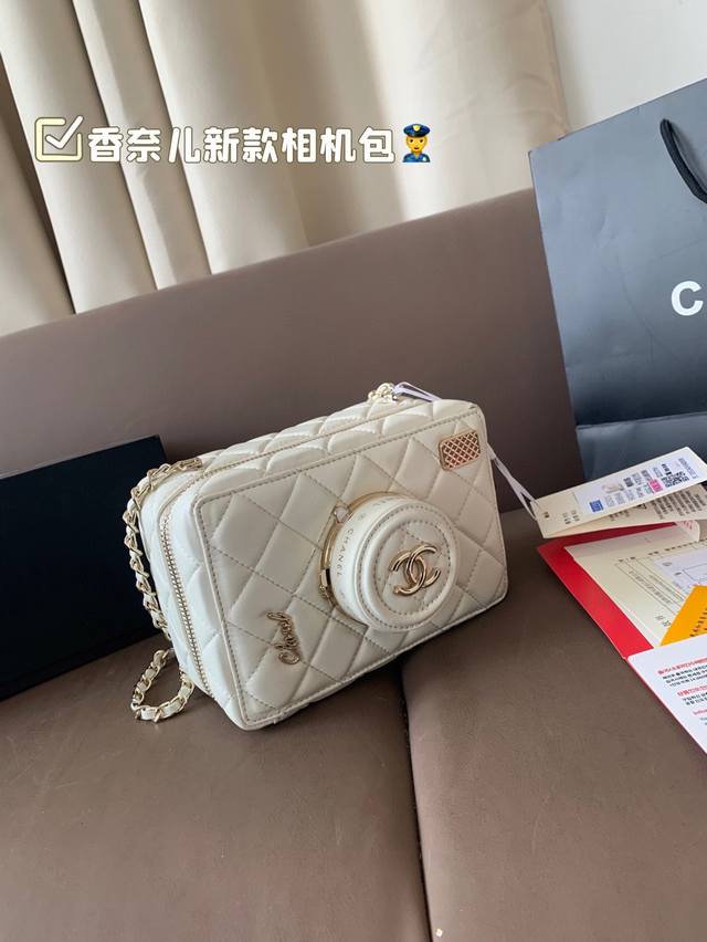 with folding box Size: 19*13 Chanel's new camera bag The best item of this seas
