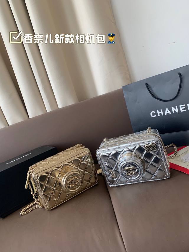 Gold and silver with folding box Size: 19*13 Chanel's new camera bag The best it