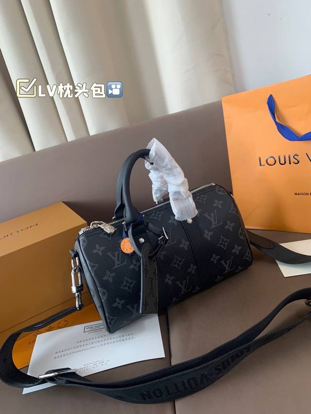 Lv pillow bag is low-key and handsome, is suitable for both men and women, small