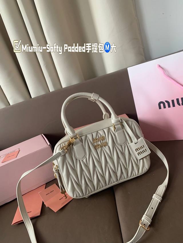 Replica LargeMiumiu-Softy Padde The new Softy Padded handbag is a reinterpretati
