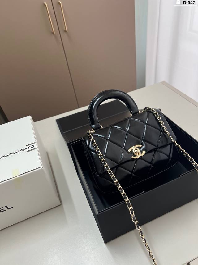 Chanel handbag A versatile, classic and exquisite one A must-have for every lad