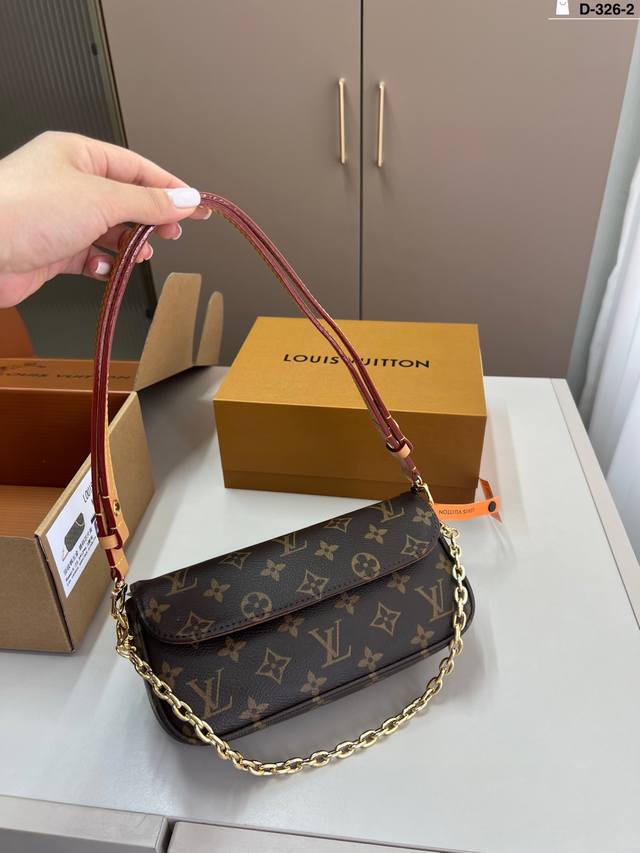 Lv Ivy Woc Double chain design Mahjong bag Can be carried crossbody, shoulder or
