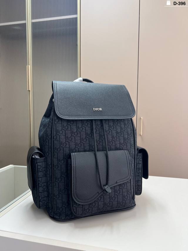 Dior bag Dior backpack A backpack with a high rate of turning heads Lightweight