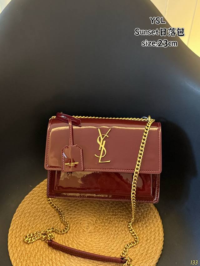 Saint Laurent Ysl Sunset bag The leather is stiff, and the style is simple and