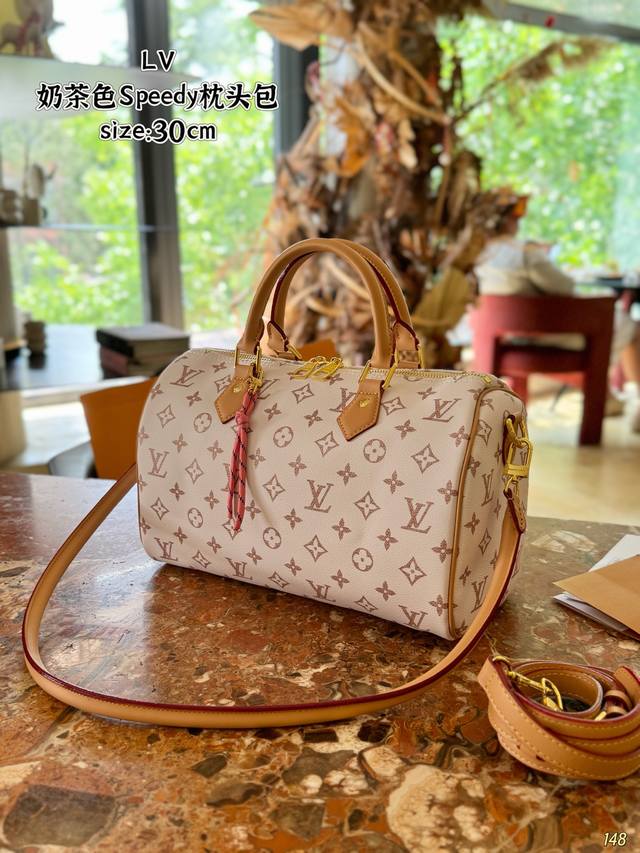 Lv Milk Tea Speedy Pillow Bag Lv new series pillow bag handbag, the first Lv Spe