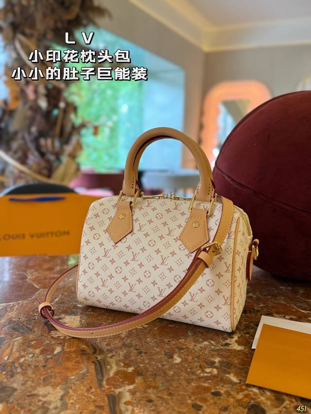 Lv Small printed pillow bag Classic series fashionable and versatile Unique arti