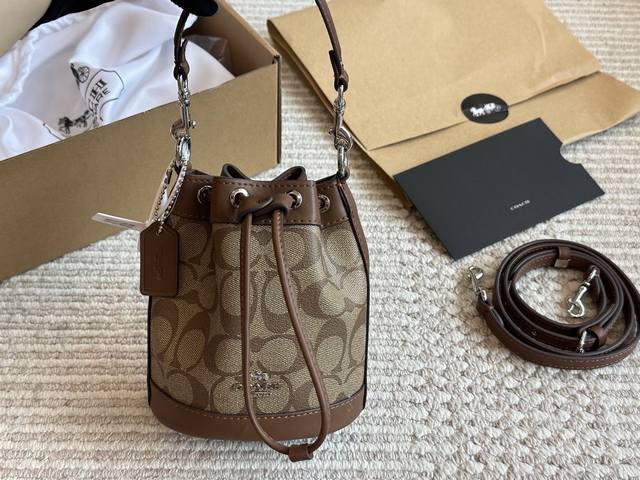 with boxSize: 16*16Cm C's Mini bucket bag is super cute! Dempesy's colors are f