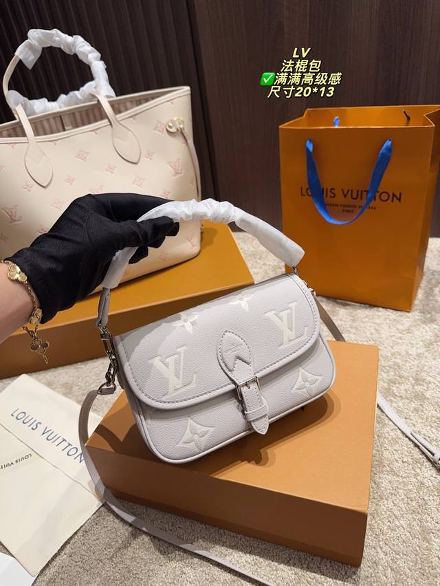 with folding box size 20*13 Lv baguette bagComfortable and exquisiteSimple and