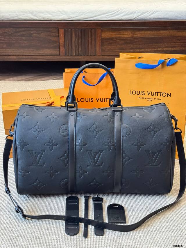 Lv Limited edition Keepall 50 travel bag airport bag. No matter the style, the l