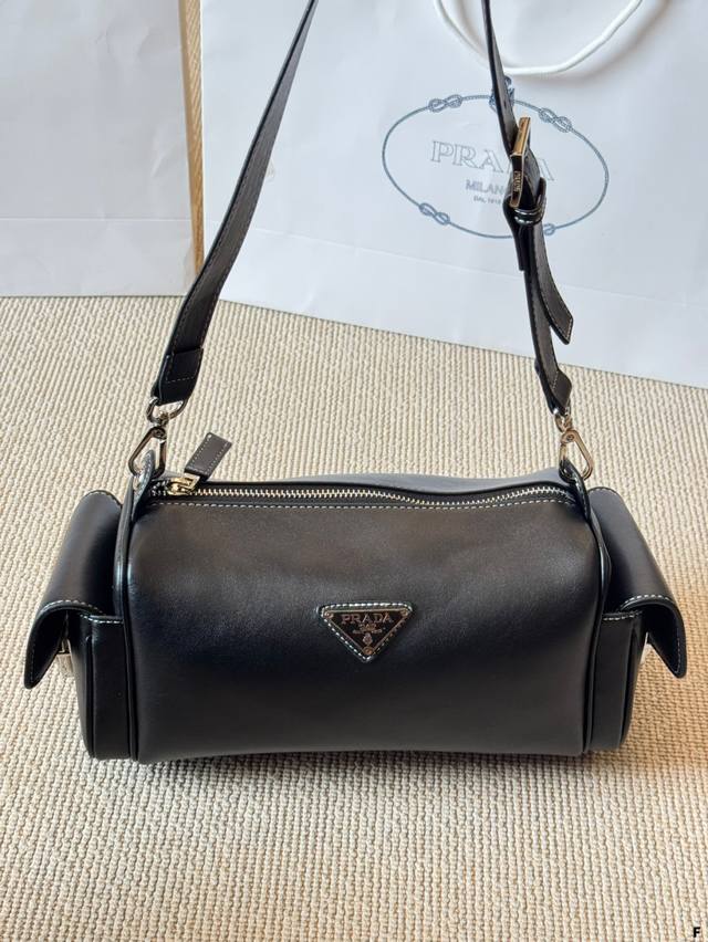 Prada Recycled Nylon Pen Holder Bag A cool and hot Gril must-have for going out!