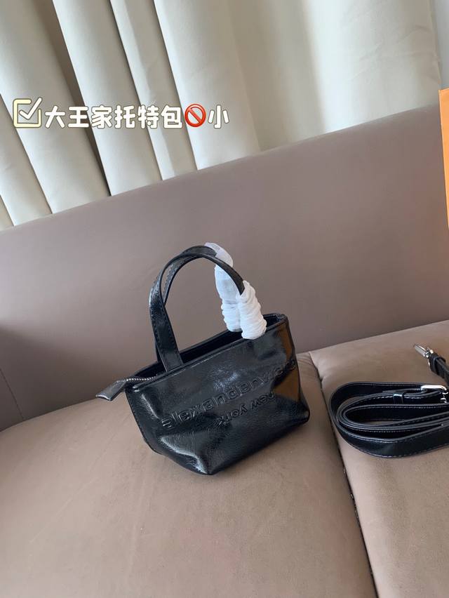 Small size Dawang's favorite bag is finally here The bag is super soft, large ca