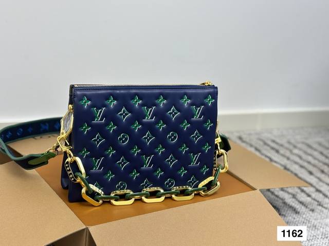 Large size full gift box Lv Coussin hug bag leather version My favorite black an