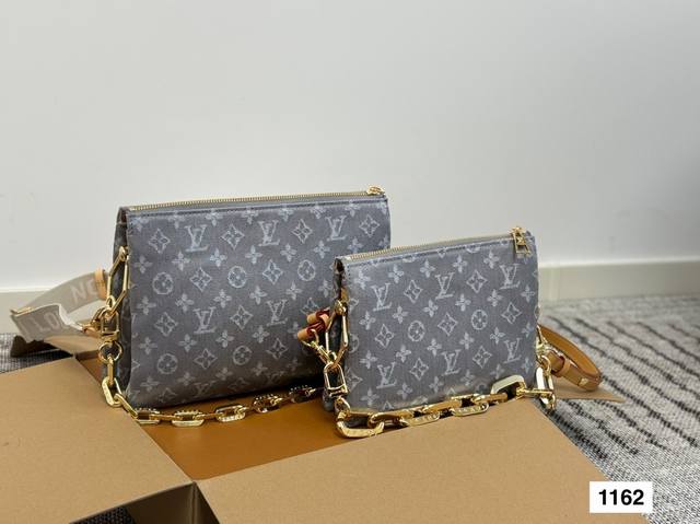 Original cloth Lv Coussin hug bag My favorite denim is out. The moment I got it